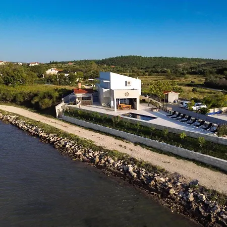 Maritime - Exklusive Strandvilla Mit Beheiztem Pool, Grillhuette & Meerblick Bei Zadar