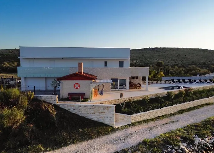 Maritime - Exklusive Strandvilla Mit Beheiztem Pool, Grillhuette & Meerblick Bei Zadar Любач