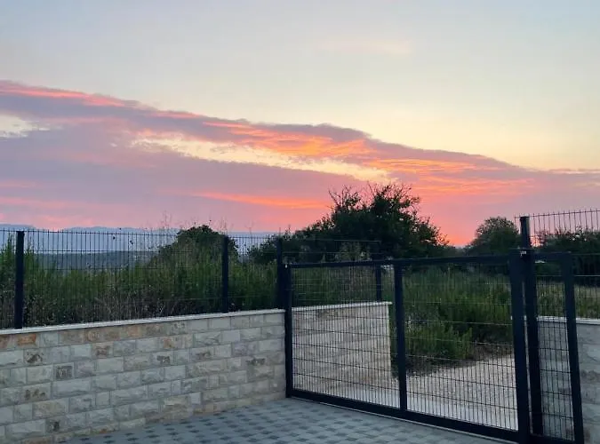 Maritime - Exklusive Strandvilla Mit Beheiztem Pool, Grillhuette & Meerblick Bei Zadar