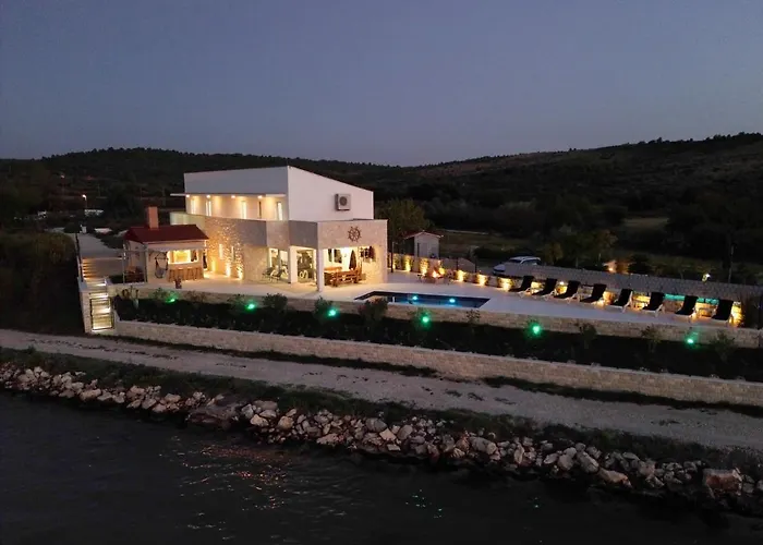 Maritime - Exklusive Strandvilla Mit Beheiztem Pool, Grillhütte&meerblick Bei Zadar Villa