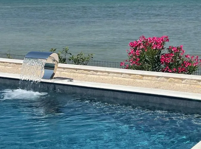 Villa Maritime - Exklusive Strandvilla Mit Beheiztem Pool, Grillhütte&meerblick Bei Zadar Ljubač
