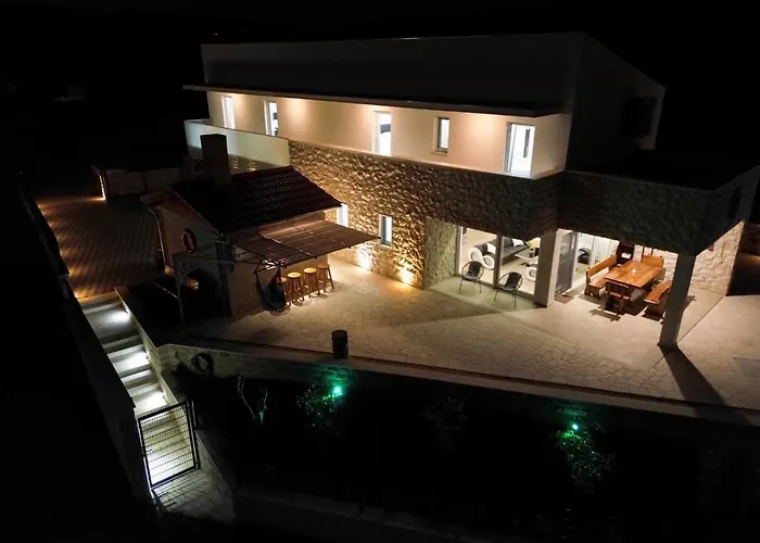 Maritime - Exklusive Strandvilla Mit Beheiztem Pool, Grillhuette & Meerblick Bei Zadar