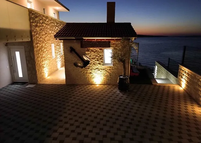 Вилла Maritime - Exklusive Strandvilla Mit Beheiztem Pool, Grillhuette & Meerblick Bei Zadar Любач