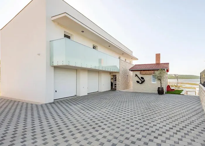 Maritime - Exklusive Strandvilla Mit Beheiztem Pool, Grillhuette & Meerblick Bei Zadar