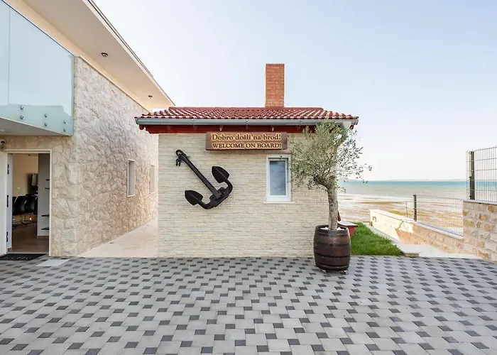 Villa Maritime - Exklusive Strandvilla Mit Beheiztem Pool, Grillhütte&meerblick Bei Zadar