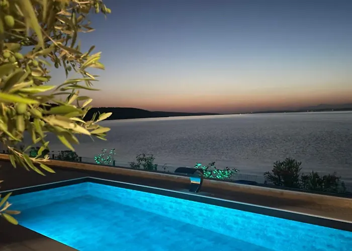 Maritime - Exklusive Strandvilla Mit Beheiztem Pool, Grillhütte&meerblick Bei Zadar Villa *