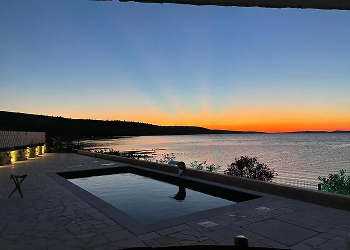Villa Maritime - Exklusive Strandvilla Mit Beheiztem Pool, Grillhütte&meerblick Bei Zadar *