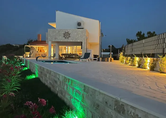 Maritime - Exklusive Strandvilla Mit Beheiztem Pool, Grillhütte&meerblick Bei Zadar