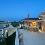 Maritime - Exklusive Strandvilla Mit Beheiztem Pool, Grillhuette & Meerblick Bei Zadar Ljubac (Zadar)