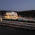 Maritime - Exklusive Strandvilla Mit Beheiztem Pool, Grillhuette & Meerblick Bei Zadar Villa