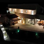Maritime - Exklusive Strandvilla Mit Beheiztem Pool, Grillhuette & Meerblick Bei Zadar
