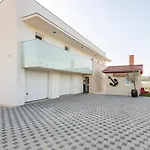 Maritime - Exklusive Strandvilla Mit Beheiztem Pool, Grillhuette & Meerblick Bei Zadar
