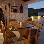 Maritime - Exklusive Strandvilla Mit Beheiztem Pool, Grillhuette & Meerblick Bei Zadar Vila Ljubac (Zadar)