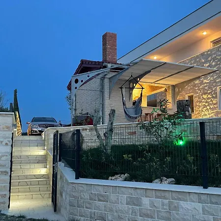 Maritime - Exklusive Strandvilla Mit Beheiztem Pool, Grillhuette & Meerblick Bei Zadar