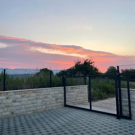 Maritime - Exklusive Strandvilla Mit Beheiztem Pool, Grillhütte&meerblick Bei Zadar