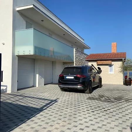 Maritime - Exklusive Strandvilla Mit Beheiztem Pool, Grillhütte&meerblick Bei Zadar *