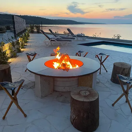 Maritime - Exklusive Strandvilla Mit Beheiztem Pool, Grillhuette & Meerblick Bei Zadar