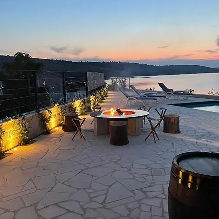 Maritime - Exklusive Strandvilla Mit Beheiztem Pool, Grillhuette & Meerblick Bei Zadar Villa *