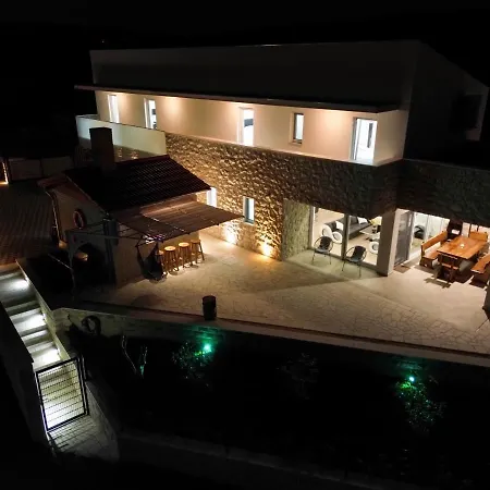 Maritime - Exklusive Strandvilla Mit Beheiztem Pool, Grillhuette & Meerblick Bei Zadar