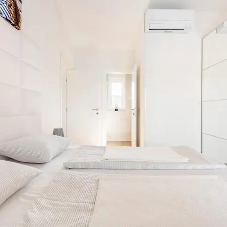 Villa Maritime - Exklusive Strandvilla Mit Beheiztem Pool, Grillhütte&meerblick Bei Zadar