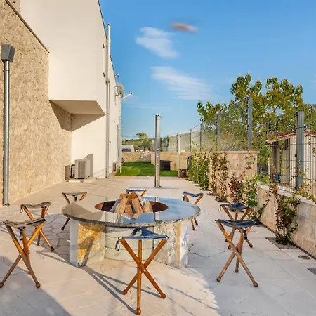 Maritime - Exklusive Strandvilla Mit Beheiztem Pool, Grillhuette & Meerblick Bei Zadar