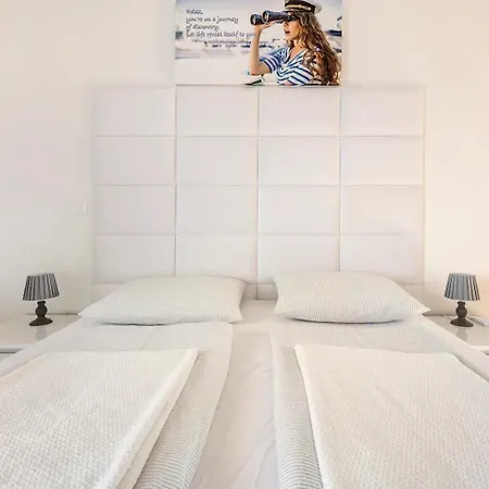 Villa Maritime - Exklusive Strandvilla Mit Beheiztem Pool, Grillhütte&meerblick Bei Zadar Ljubač