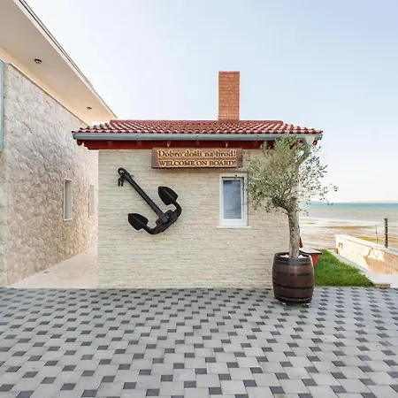 Villa Maritime - Exklusive Strandvilla Mit Beheiztem Pool, Grillhütte&meerblick Bei Zadar