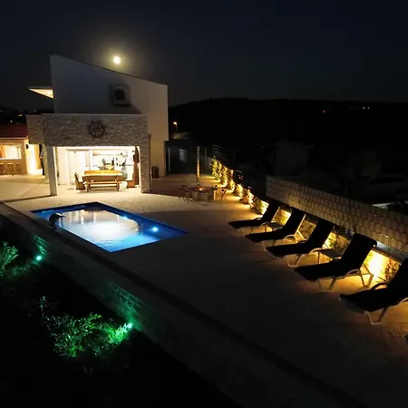 ヴィラ Maritime - Exklusive Strandvilla Mit Beheiztem Pool, Grillhuette & Meerblick Bei Zadar Ljubač