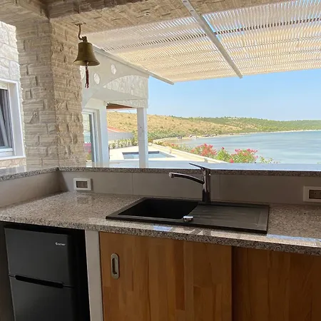 Maritime - Exklusive Strandvilla Mit Beheiztem Pool, Grillhütte&meerblick Bei Zadar Ljubač