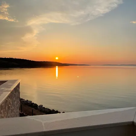 Maritime - Exklusive Strandvilla Mit Beheiztem Pool, Grillhütte&meerblick Bei Zadar
