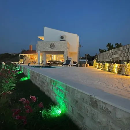 Maritime - Exklusive Strandvilla Mit Beheiztem Pool, Grillhütte&meerblick Bei Zadar