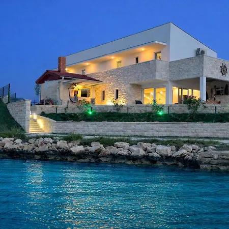 ヴィラ Maritime - Exklusive Strandvilla Mit Beheiztem Pool, Grillhuette & Meerblick Bei Zadar