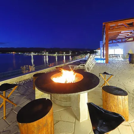 ヴィラ Maritime - Exklusive Strandvilla Mit Beheiztem Pool, Grillhuette & Meerblick Bei Zadar Ljubač