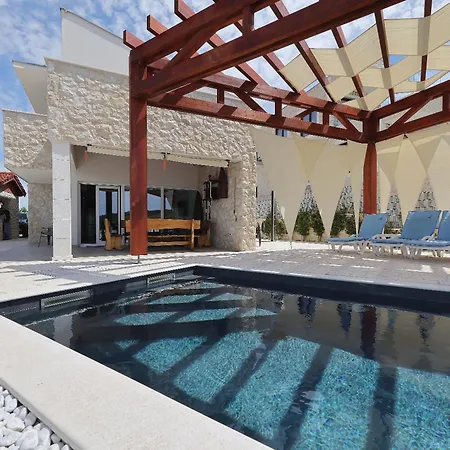 Maritime - Exklusive Strandvilla Mit Beheiztem Pool, Grillhuette & Meerblick Bei Zadar *
