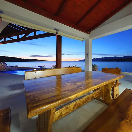 ヴィラ Maritime - Exklusive Strandvilla Mit Beheiztem Pool, Grillhuette & Meerblick Bei Zadar *