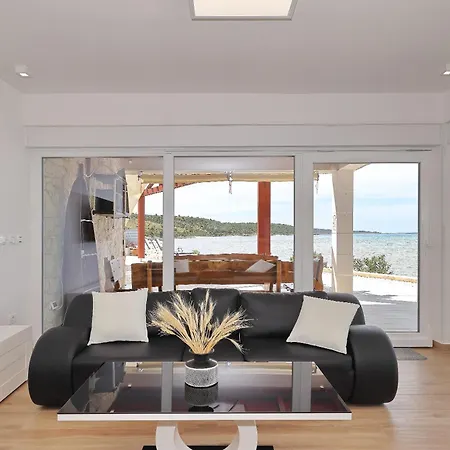 ヴィラ Maritime - Exklusive Strandvilla Mit Beheiztem Pool, Grillhuette & Meerblick Bei Zadar Ljubač