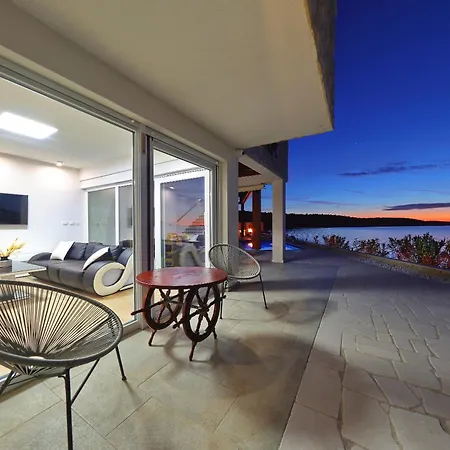 Villa Maritime - Exklusive Strandvilla Mit Beheiztem Pool, Grillhuette & Meerblick Bei Zadar *