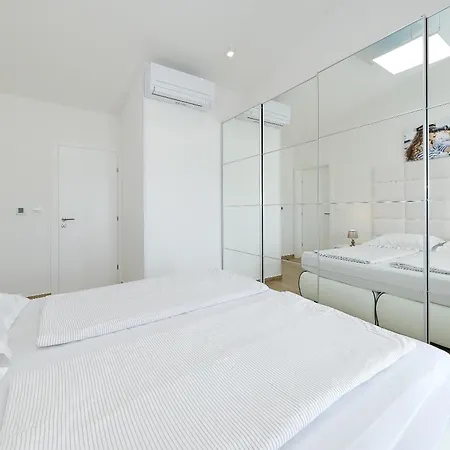 Maritime - Exklusive Strandvilla Mit Beheiztem Pool, Grillhuette & Meerblick Bei Zadar