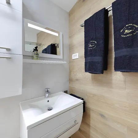 Maritime - Exklusive Strandvilla Mit Beheiztem Pool, Grillhuette & Meerblick Bei Zadar Ljubač