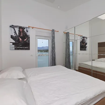 Maritime - Exklusive Strandvilla Mit Beheiztem Pool, Grillhuette & Meerblick Bei Zadar