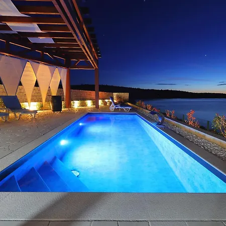 Maritime - Exklusive Strandvilla Mit Beheiztem Pool, Grillhuette & Meerblick Bei Zadar فيلة