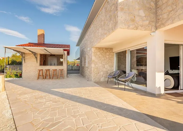 Maritime - Exklusive Strandvilla Mit Beheiztem Pool, Grillhuette & Meerblick Bei Zadar