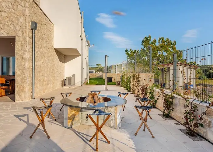 Maritime - Exklusive Strandvilla Mit Beheiztem Pool, Grillhuette & Meerblick Bei Zadar